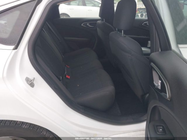 1C3CCCFB2GN170702 Chrysler 200 LX