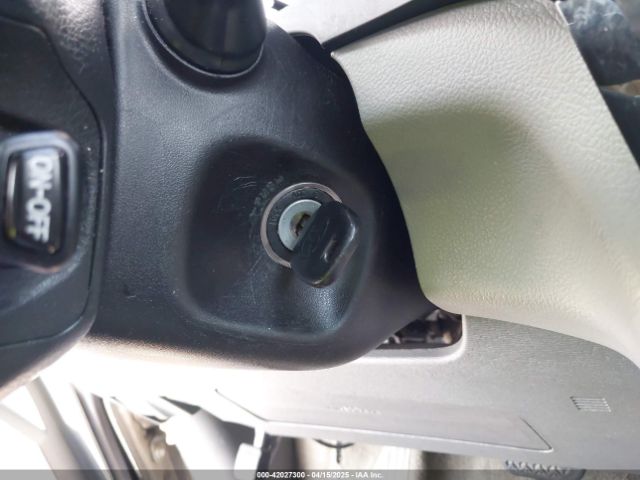 5TDKZ3DC2JS915905 Toyota Sienna Le 8 Passenger