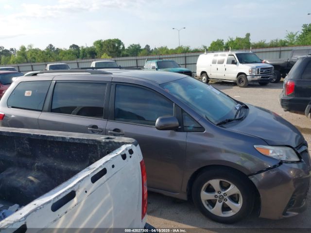 5TDKZ3DC2JS915905 Toyota Sienna Le 8 Passenger