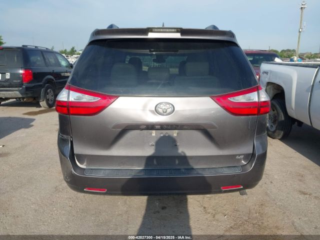 5TDKZ3DC2JS915905 Toyota Sienna Le 8 Passenger