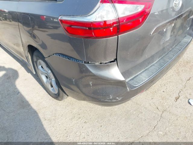 5TDKZ3DC2JS915905 Toyota Sienna Le 8 Passenger