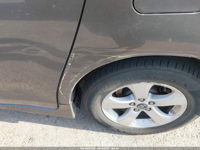 5TDKZ3DC2JS915905 Toyota Sienna Le 8 Passenger