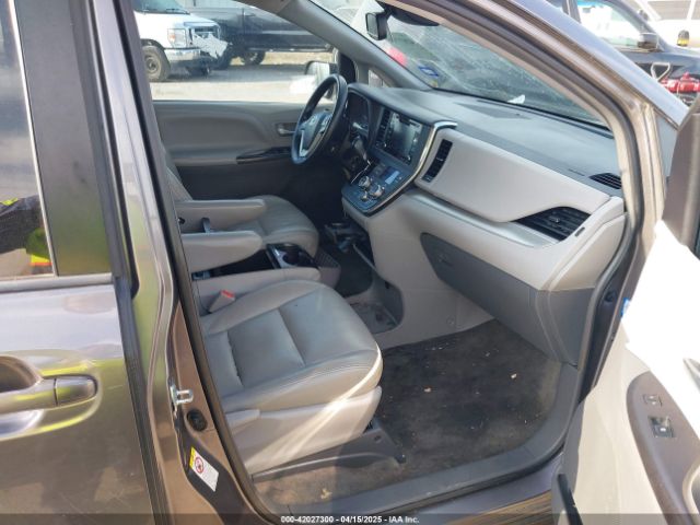 5TDKZ3DC2JS915905 Toyota Sienna Le 8 Passenger