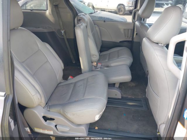 5TDKZ3DC2JS915905 Toyota Sienna Le 8 Passenger