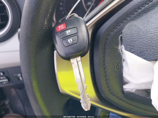 2T3ZFREV2EW096165 Toyota RAV4 LE