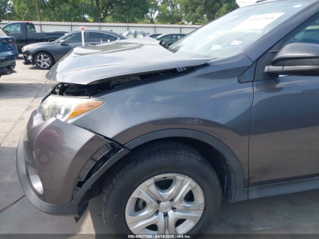 2T3ZFREV2EW096165 Toyota RAV4 LE