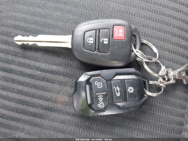 JTMBFREV8GJ085111 Toyota RAV4 LE