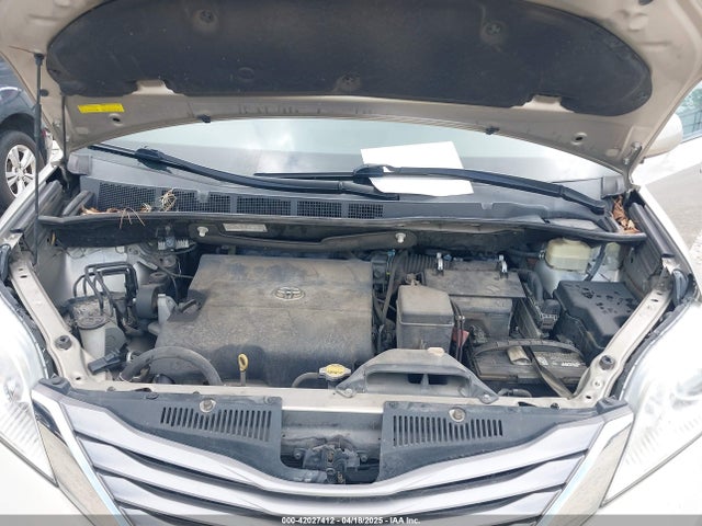 5TDYK3DC0GS737600 Toyota Sienna Xle 8 Passenger