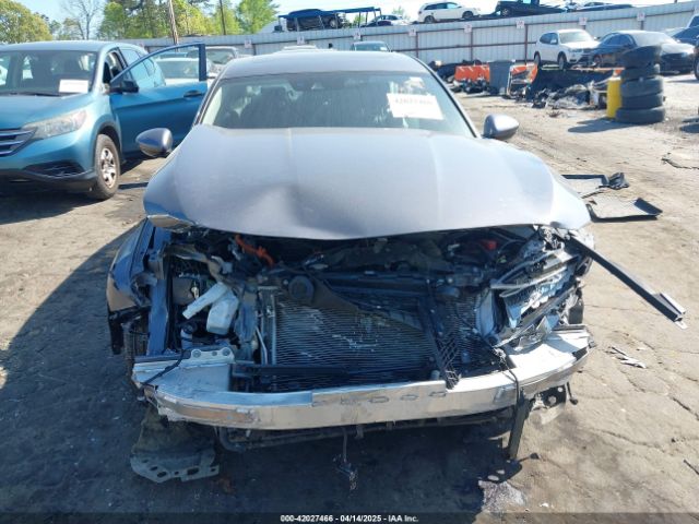 1HGCV3F98NA014690 Honda Accord Hybrid Touring