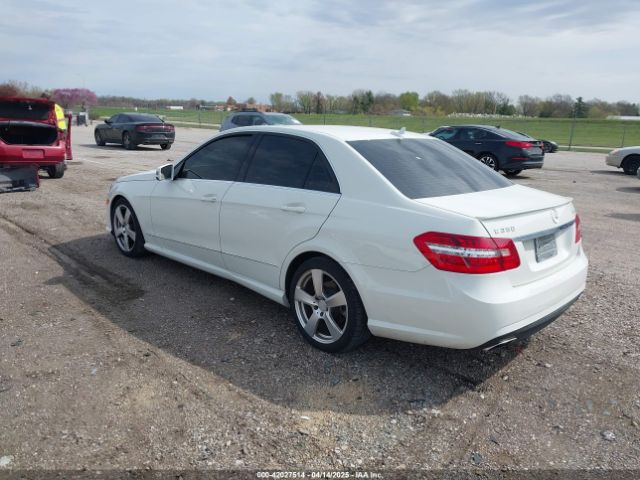 2011 MERCEDES-BENZ E 350 WDDHF8HB7BA456781 Photo 2