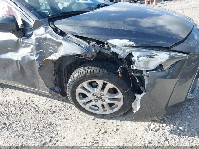 3MYDLBYV2JY304847 Toyota YARIS IA