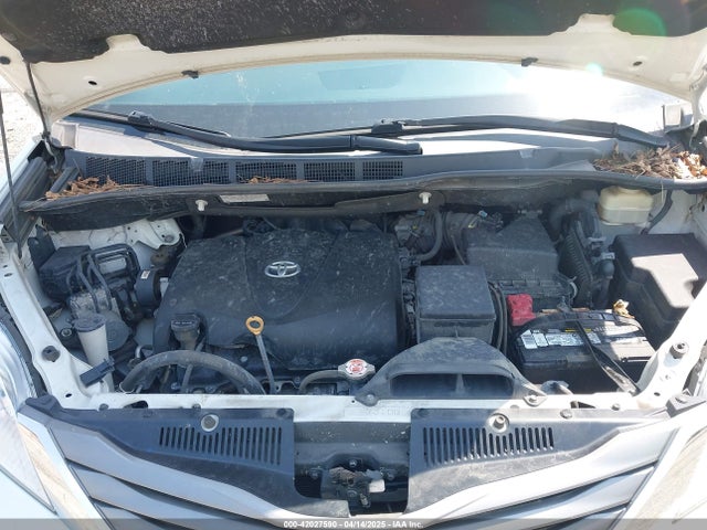 5TDYZ3DC7HS865605 Toyota Sienna Xle Premium 8 Passenger