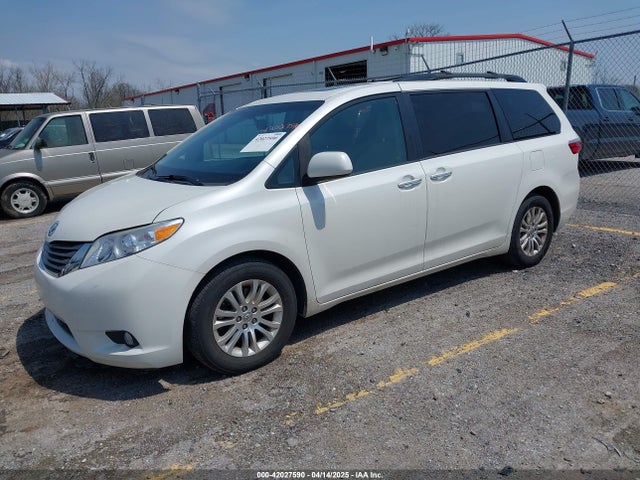 5TDYZ3DC7HS865605 Toyota Sienna Xle Premium 8 Passenger