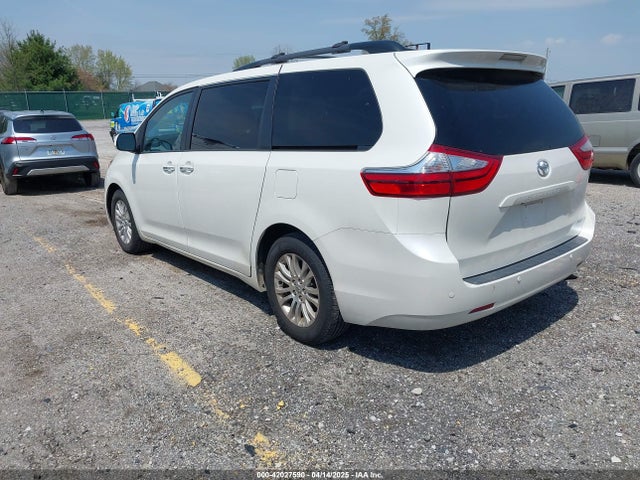 5TDYZ3DC7HS865605 Toyota Sienna Xle Premium 8 Passenger