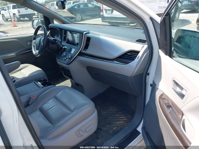 5TDYZ3DC7HS865605 Toyota Sienna Xle Premium 8 Passenger