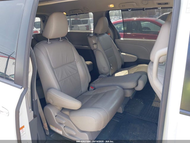 5TDYZ3DC7HS865605 Toyota Sienna Xle Premium 8 Passenger