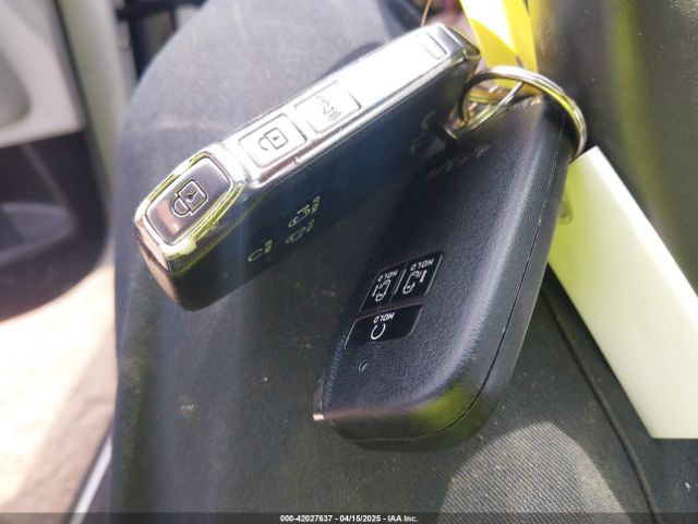 KNDNB4H37R6400962 KIA Carnival Mpv Lx Seat Package