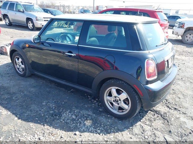 2007 MINI COOPER WMWMF33567TT53664 Photo 2