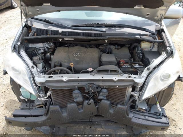 5TDYZ3DC0HS845616 Toyota Sienna Xle 8 Passenger