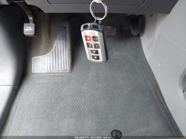 5TDYZ3DC0HS845616 Toyota Sienna Xle 8 Passenger