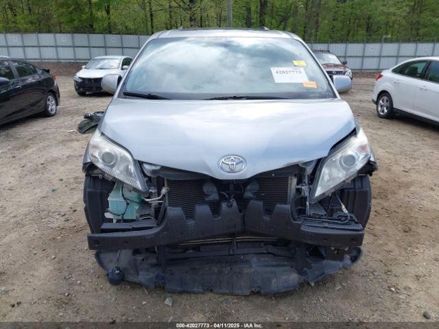 5TDYZ3DC0HS845616 Toyota Sienna Xle 8 Passenger
