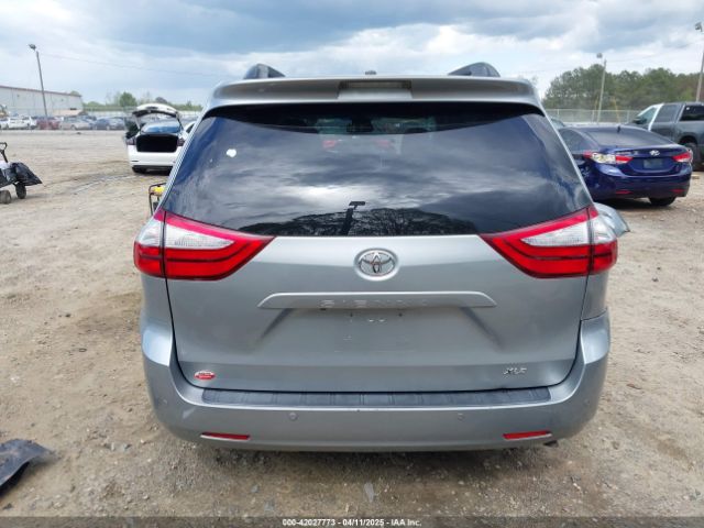 5TDYZ3DC0HS845616 Toyota Sienna Xle 8 Passenger