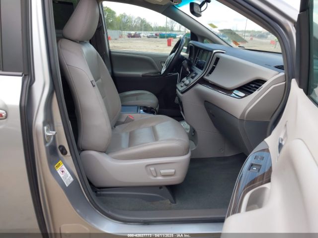 5TDYZ3DC0HS845616 Toyota Sienna Xle 8 Passenger