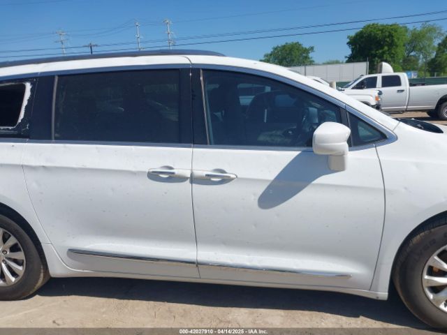 2C4RC1BG1JR142797 Chrysler Pacifica Touring L