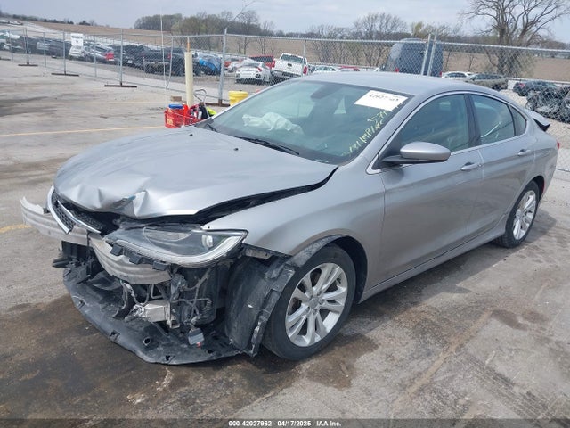 Chrysler 200 Limited 2015 1C3CCCAB8FN574495 Image 2