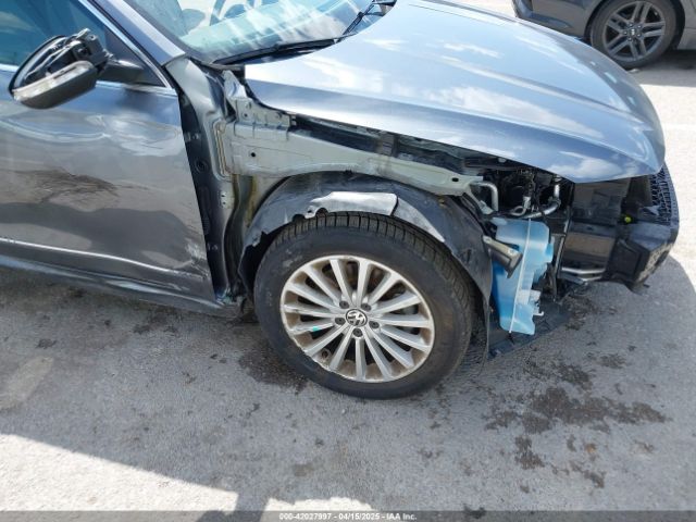 1VWBT7A3XHC015940 Volkswagen Passat 1.8t Se