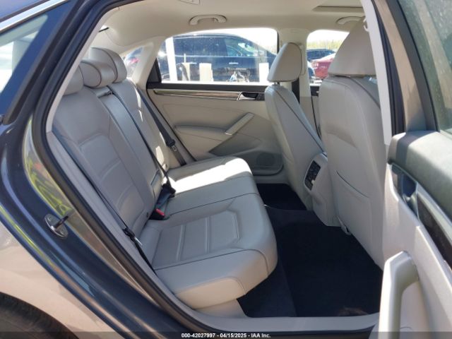 1VWBT7A3XHC015940 Volkswagen Passat 1.8t Se