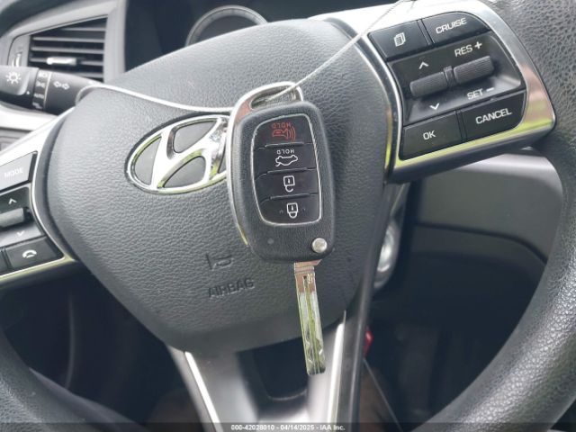 5NPE24AF9JH688952 Hyundai SONATA SE