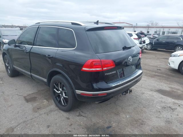 2015 VOLKSWAGEN TOUAREG WVGEF9BP2FD005023 Photo 2