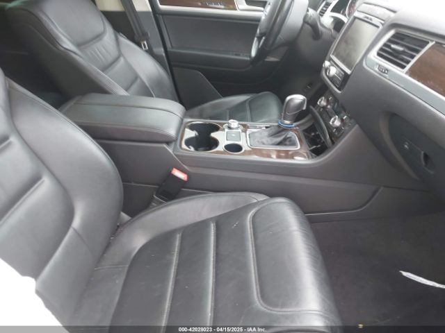 2015 VOLKSWAGEN TOUAREG WVGEF9BP2FD005023 Photo 4