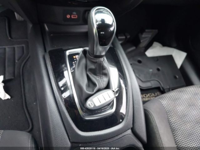 JN1BJ1CP0KW217135 Nissan Rogue Sport Sv