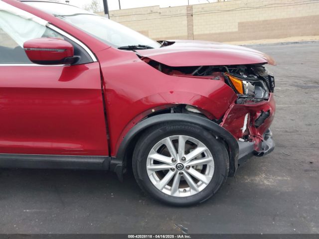JN1BJ1CP0KW217135 Nissan Rogue Sport Sv