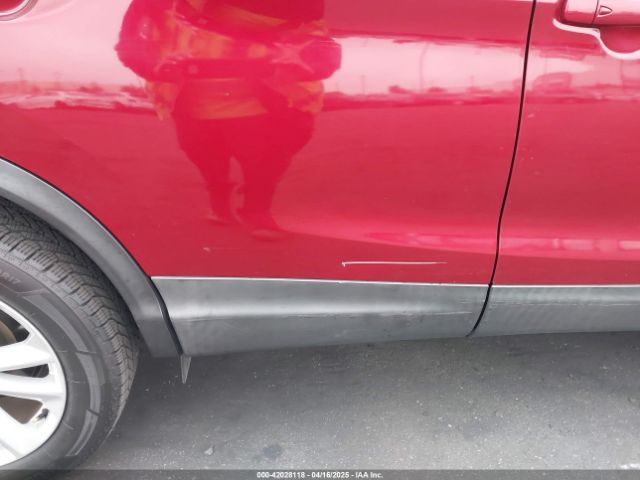 JN1BJ1CP0KW217135 Nissan Rogue Sport Sv