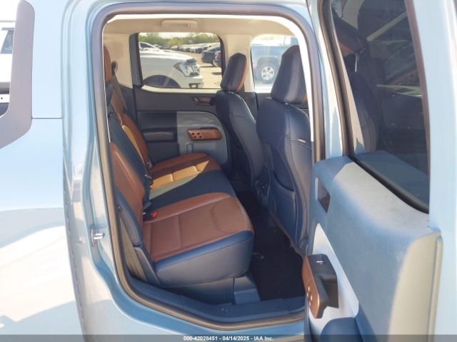3FTTW8E38NRA74240 Ford Maverick Lariat