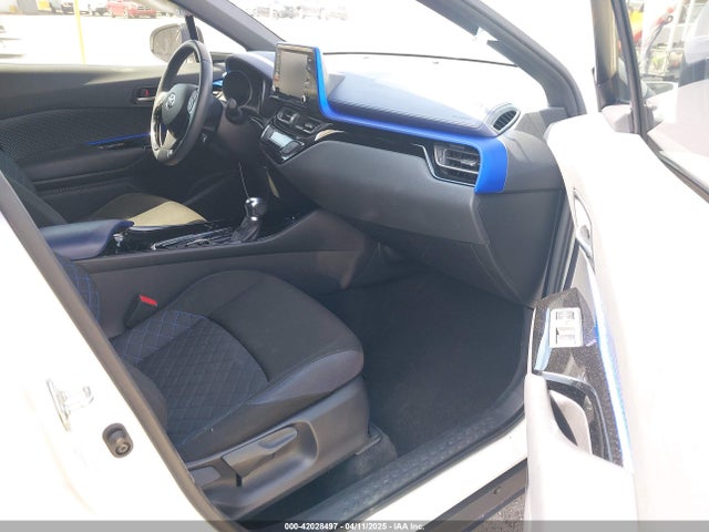 JTNKHMBX6M1096621 Toyota C-HR XLE