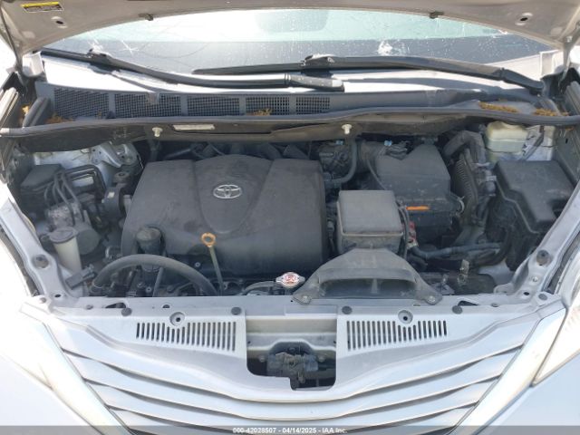 5TDYZ3DC6HS877339 Toyota Sienna Xle Premium 8 Passenger