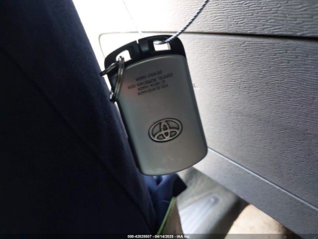 5TDYZ3DC6HS877339 Toyota Sienna Xle Premium 8 Passenger