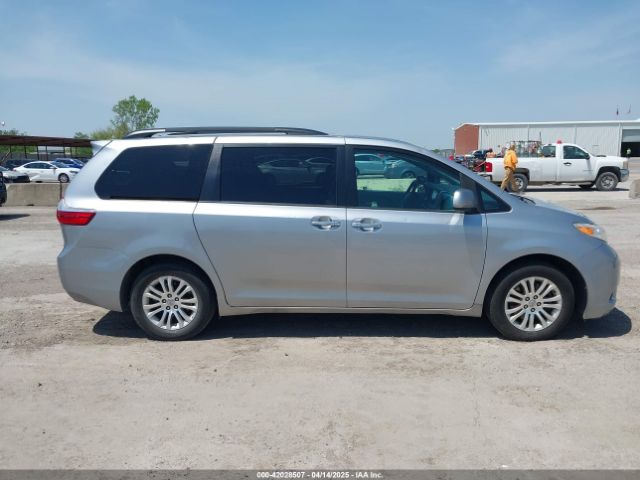 5TDYZ3DC6HS877339 Toyota Sienna Xle Premium 8 Passenger