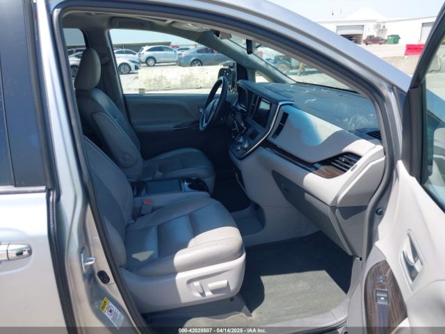 5TDYZ3DC6HS877339 Toyota Sienna Xle Premium 8 Passenger
