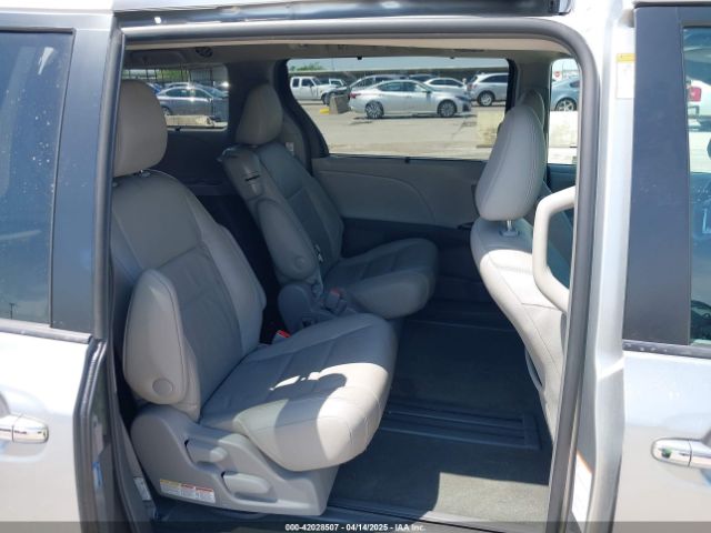 5TDYZ3DC6HS877339 Toyota Sienna Xle Premium 8 Passenger