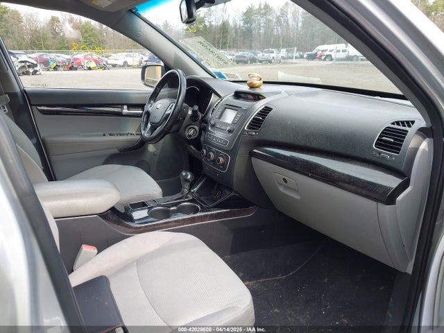 5XYKTCA69EG529825 KIA SORENTO LX