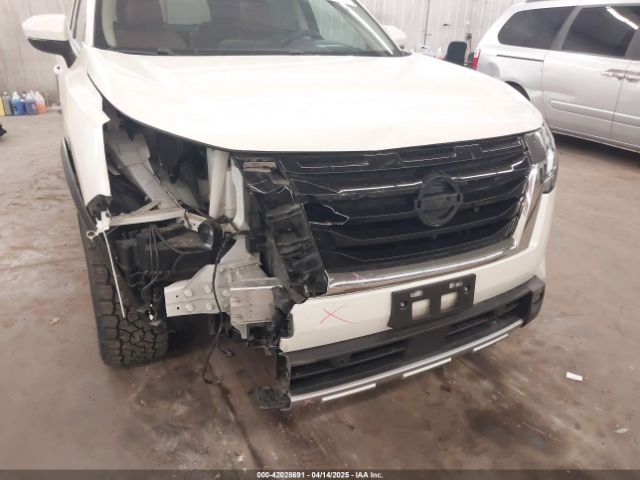 5N1DR3DKXPC217645 Nissan Pathfinder Platinum 4wd