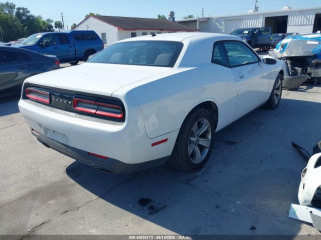 2C3CDZAG4FH739754 Dodge Challenger Sxt