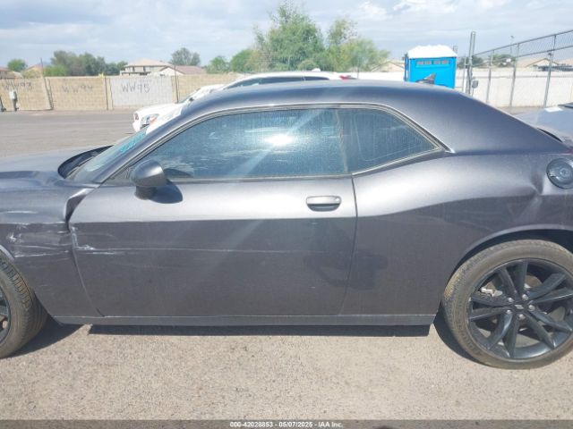 2C3CDZAG4JH263112 Dodge Challenger Sxt Plus