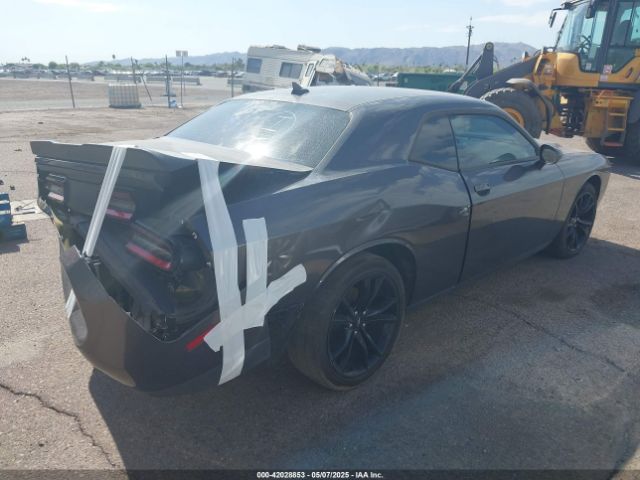 2C3CDZAG4JH263112 Dodge Challenger Sxt Plus
