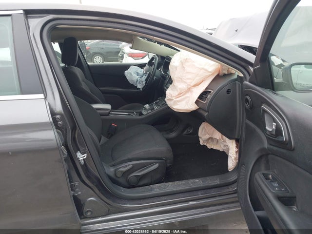 Chrysler 200 Limited 2015 1C3CCCAG2FN757483 Image 5